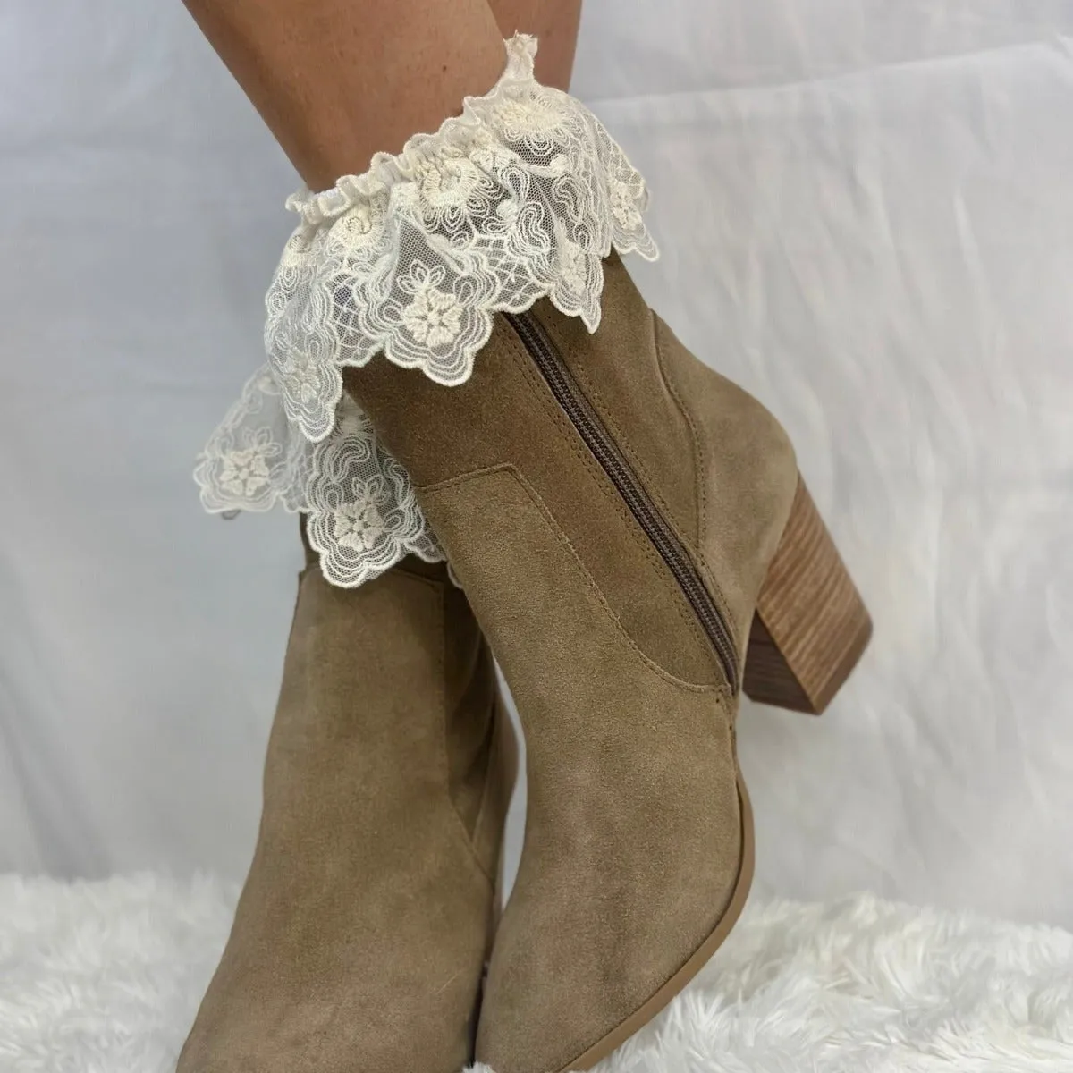 FLORAL crochet  long lace ankle socks - cream