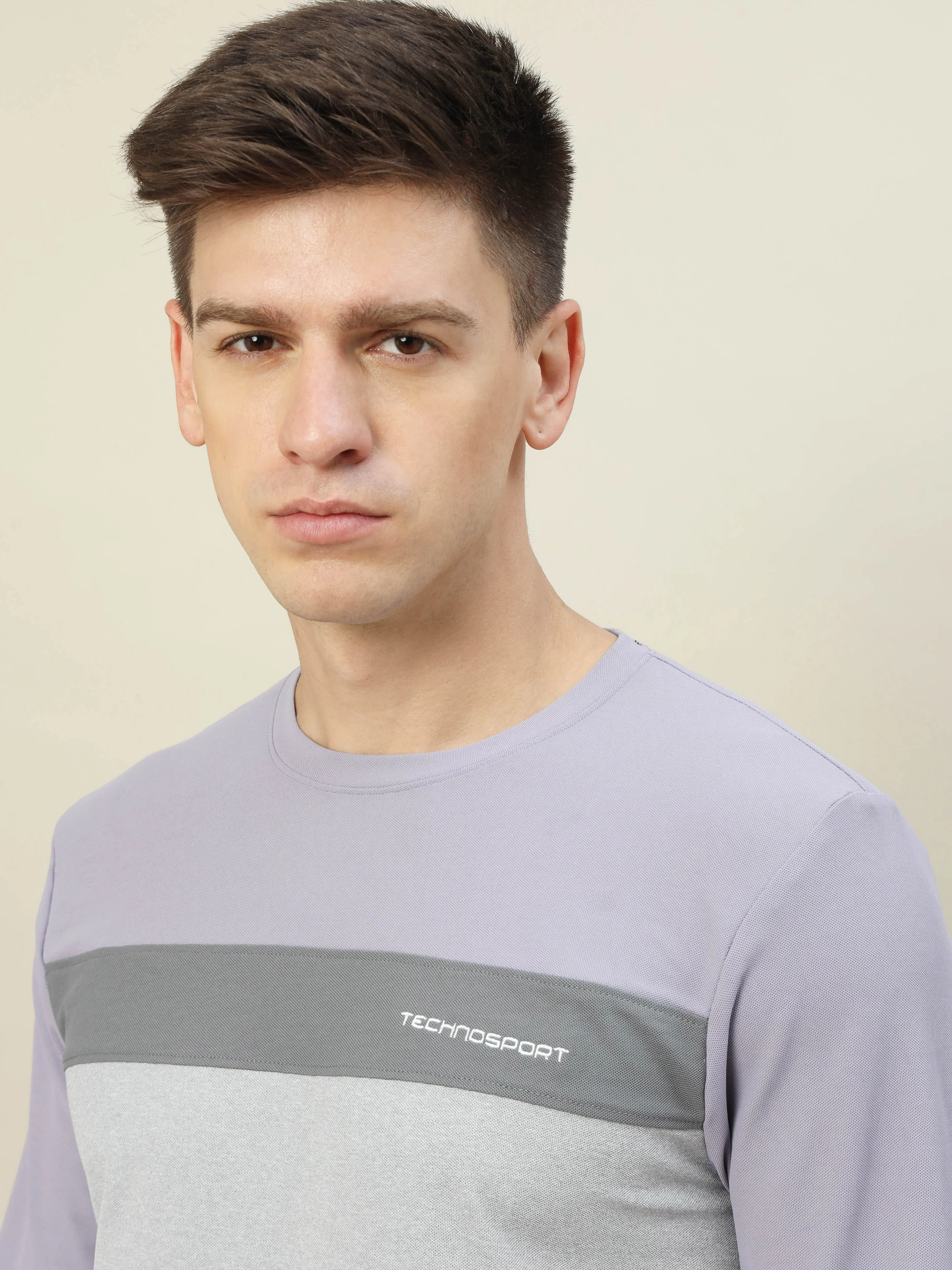 Men Colorblock Slim Fit T-shirt with MATPIQ