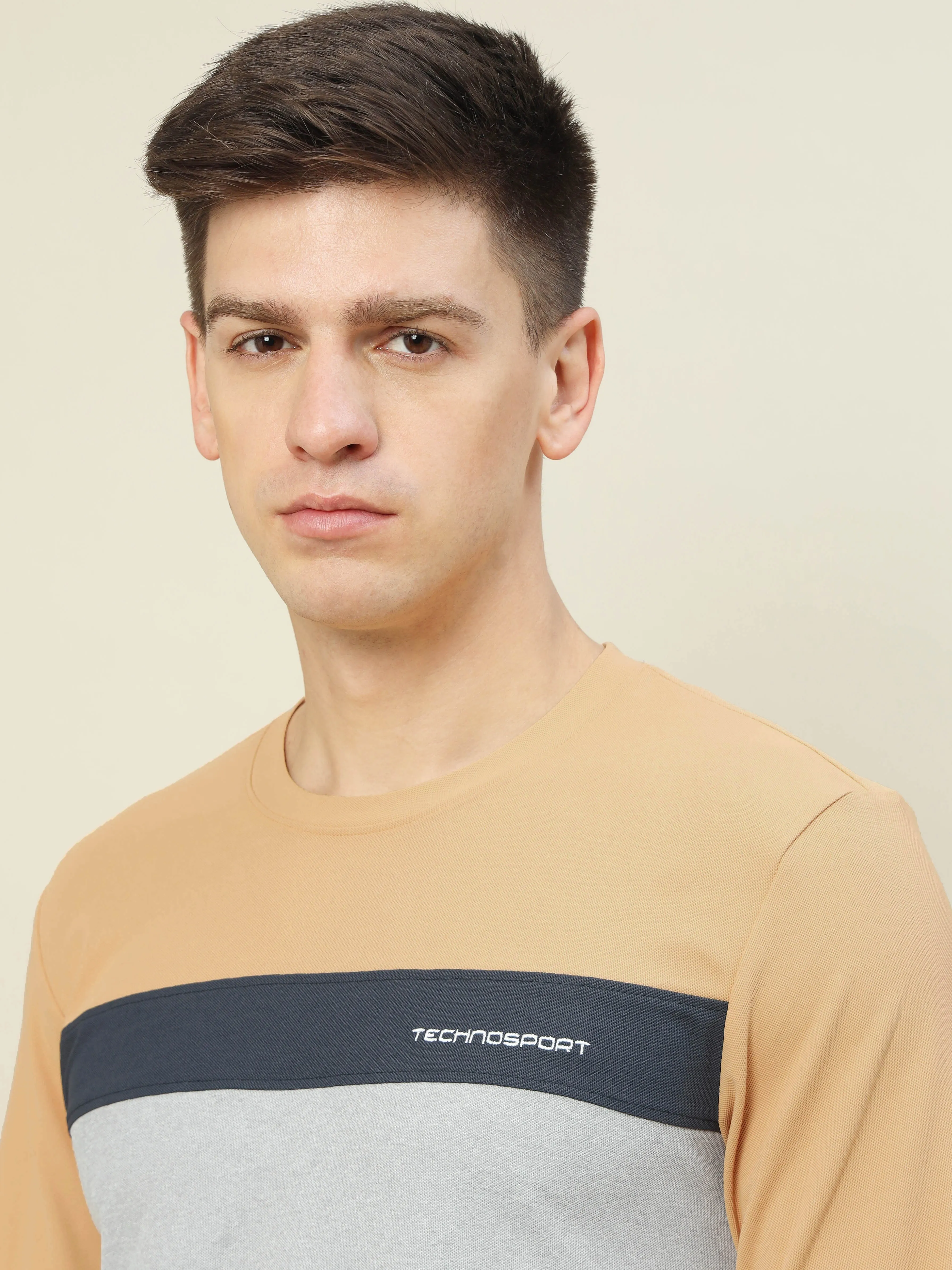 Men Colorblock Slim Fit T-shirt with MATPIQ