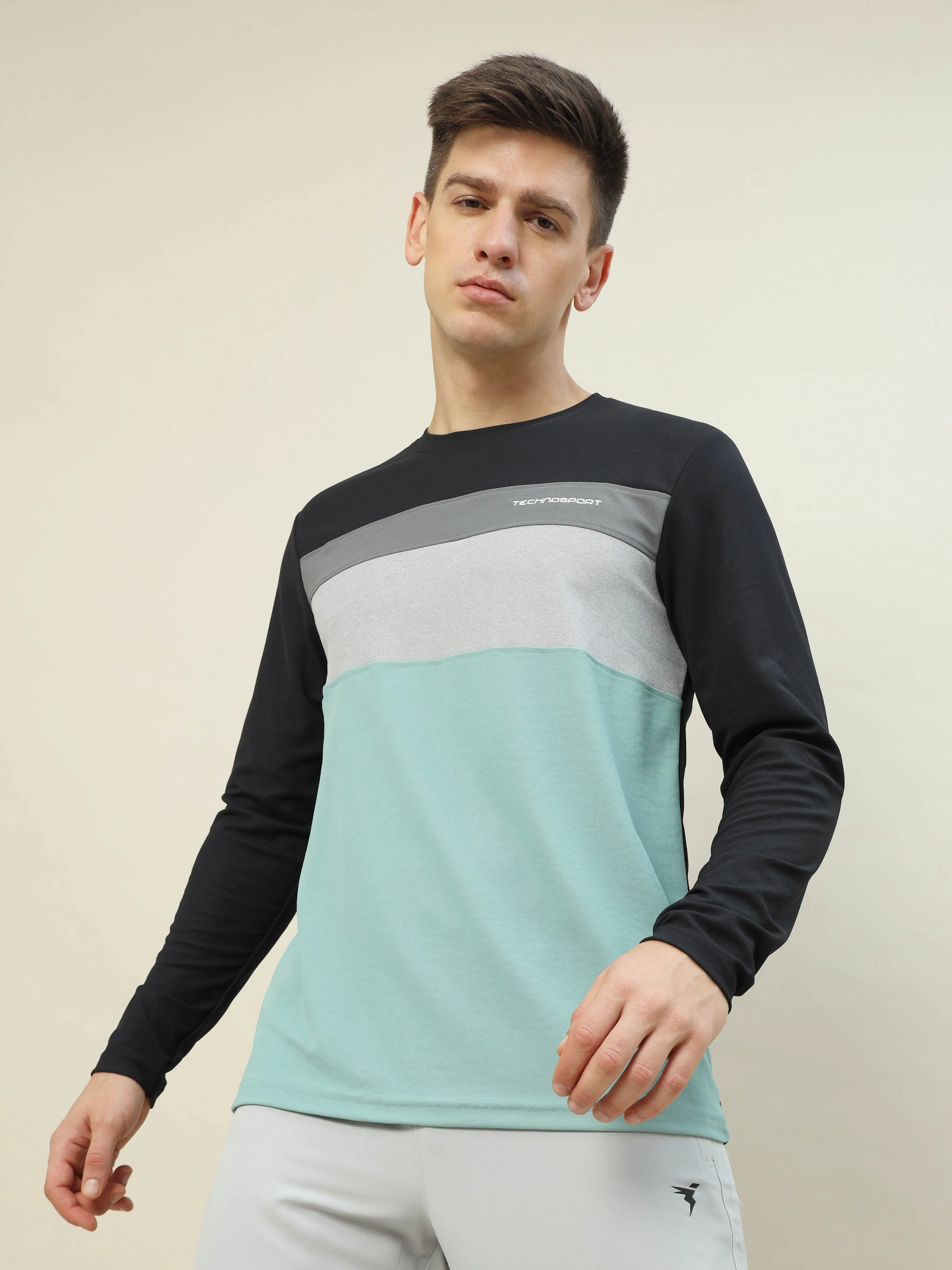 Men Colorblock Slim Fit T-shirt with MATPIQ